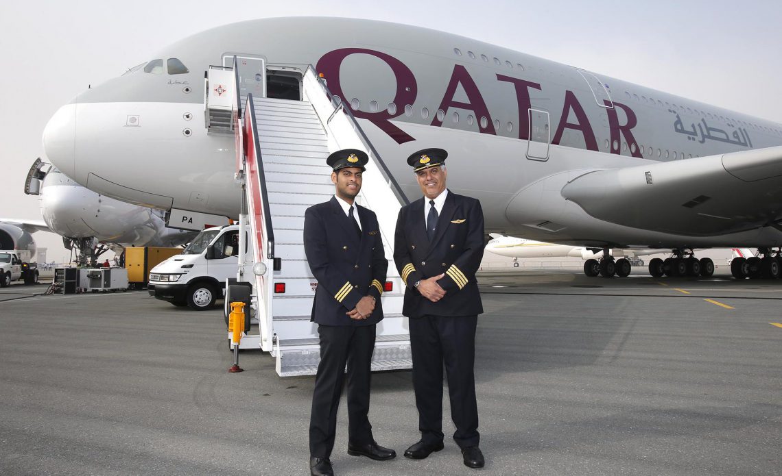 qatar-airways-captain-pilot-cockpit-crew-airbus-a380-haber-aero