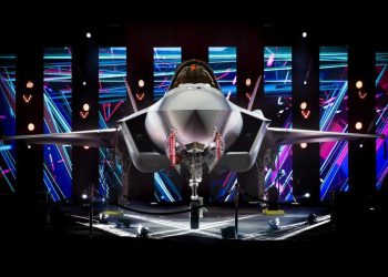 Hollanda ilk F35A savaş uçağını görkemli törenle teslim aldı