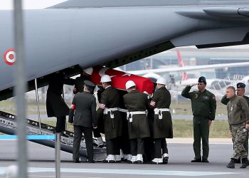 Helikopter kazasında şehit olan askerler memleketlerine uğurlandı