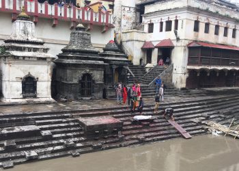 Katmandu ve ölü yakma törenleri