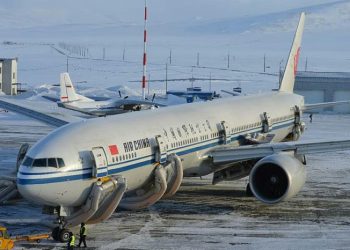 Air China uçağı Sibirya’ya zorunlu indi