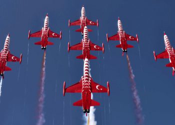 İşte Türk Yıldızları’nın rekor uçuşu