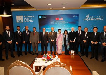 Malezya Başbakanı Sabiha Gökçen Havalimanı’nı gezdi