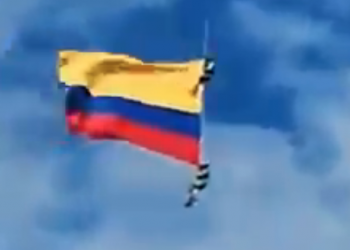 Hava gösterisinde halat koptu, 2 asker yere çakıldı