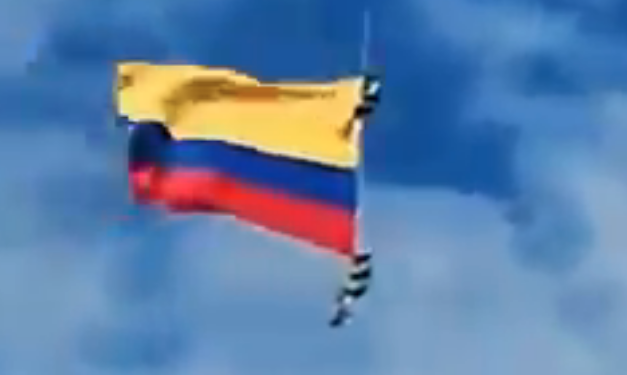 Hava gösterisinde halat koptu, 2 asker yere çakıldı