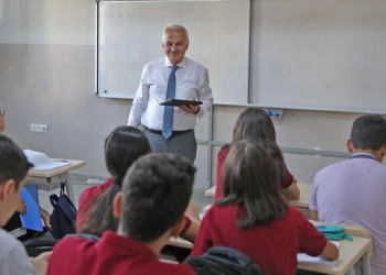 Temel Kotil ’fizik öğretmeni’ oldu!