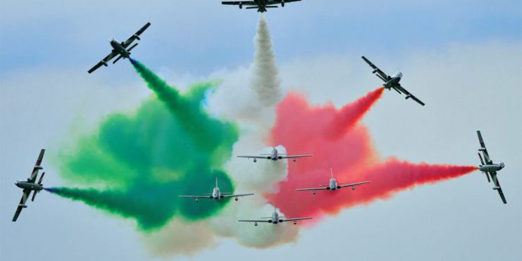 Frecce Tricolori nefesleri kesti