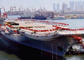 Yerli uçak gemisi filoya katıldı