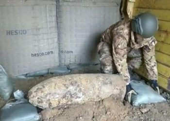 2. Dünya Savaşı’ndan kalma bomba hava sahasını kapattırdı