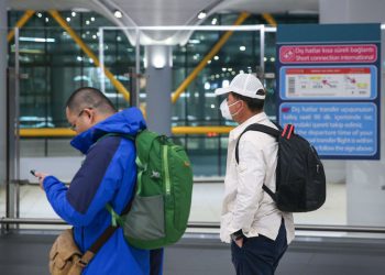 Havalimanlarında koronavirüs taramasıyla iş bitmiyor!