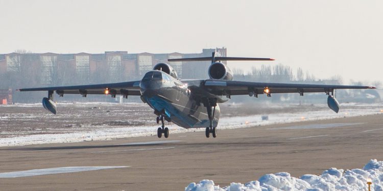 Yenilenen Be-200ES ilk uçuşunu yaptı