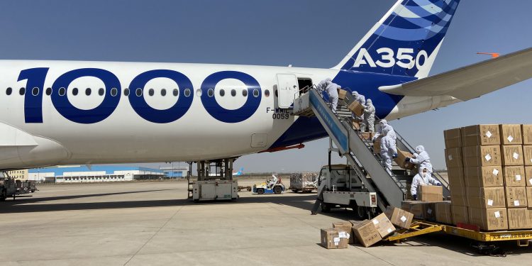 Sağlık malzemesi taşıyan test uçağı: A350-1000