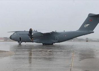 Sağlık malzemelerini taşıyan uçak İspanya’da