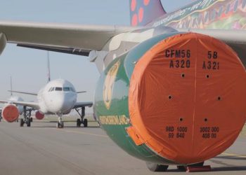 Parka çekilen uçakların motorları böyle korunuyor!