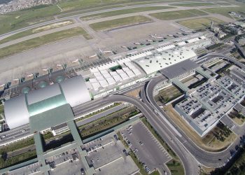 İzmir Adnan Menderes’te uçuşlar başarıyla başladı