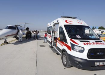 Çocuk hasta Türkmenistan’dan ambulans uçakla getirildi