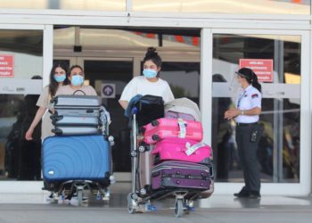 İngiliz turistler Antalya’ya gelmeye başladı