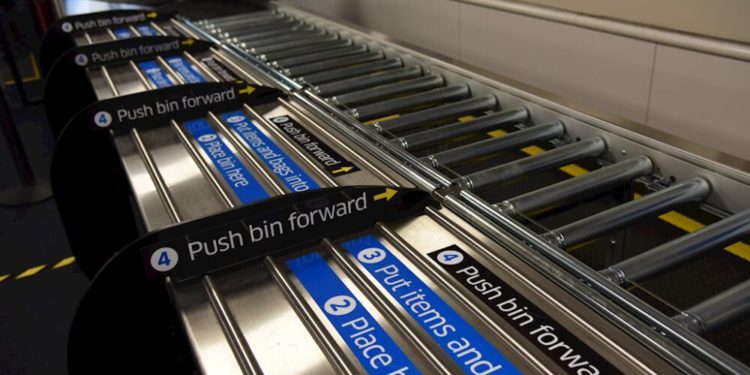 Delta Airlines’tan antimikrobiyal tepsi uygulaması