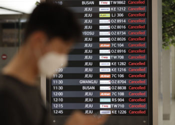 Tayfun nedeniyle yüzlerce uçuşu iptal edildi