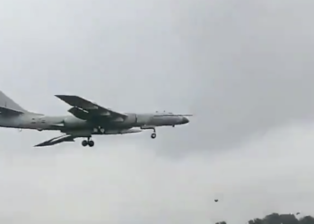 Çin’in bombardıman uçağı hipersonik füze ile gözüktü