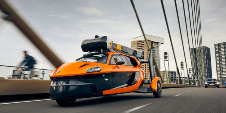 Uçan araba Pal-V ilk onayı aldı