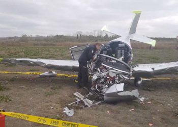 Büyükçekmece’de Ayjet’in eğitim uçağı düştü