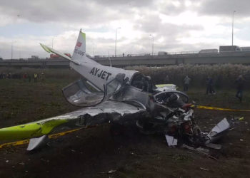 Büyükçekmece’de Ayjet’in eğitim uçağı düştü