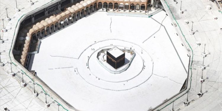 8 ay aradan sonra yurt dışından gelen ilk umre kafilesi Kabe’de