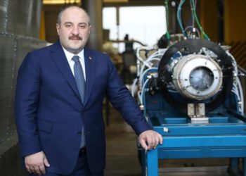 Bakan Varank, milli turbojet motorunu test etti