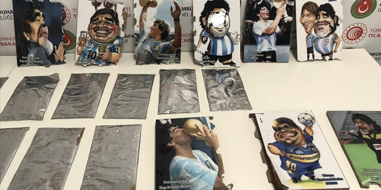 İstanbul Havalimanı’nda operasyon: Maradona’nın tablolarından kokain çıktı