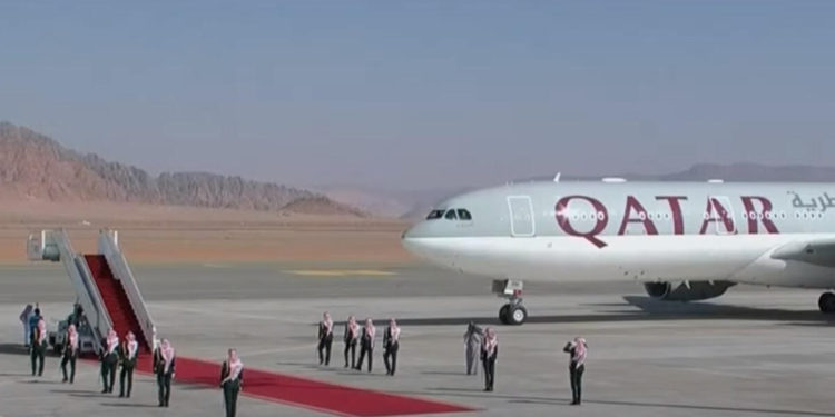Katar Emiri’nin uçağı Suudi Arabistan’a indi