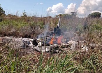 Futbolcuları taşıyan uçak düştü: 6 ölü