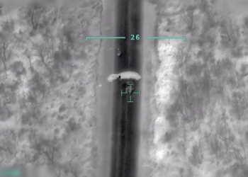 Paramotorla kaçmaya çalışan teröristler SİHA ile etkisiz hale getirildi