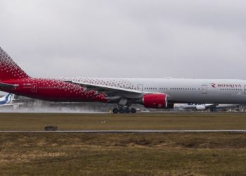 Boeing 777 motor arızasıyla Moskova’ya acil indi