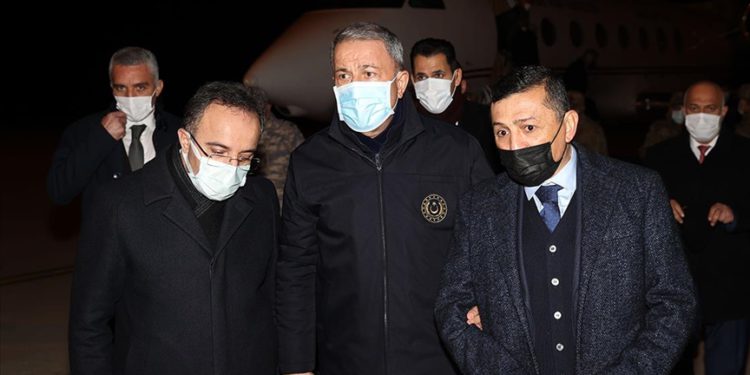 Bakan Akar: İlk bilgilere göre kaza olumsuz hava şartları nedeniyle oldu