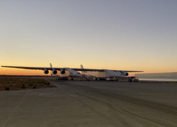 Dünyanın en büyük uçağı ikinci kez havalandı