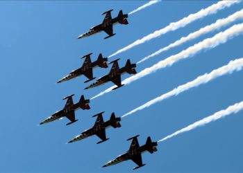 ‘Türk Yıldızları’ Amasya semalarında selamlama uçuşu yaptı