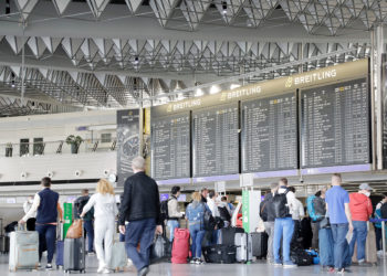 Almanya tüm tatilcilerden zorunlu test sonucu isteyecek
