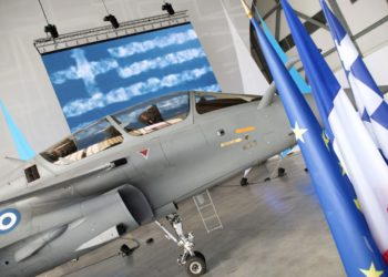 Yunanistan ilk Rafale savaş uçağını teslim aldı