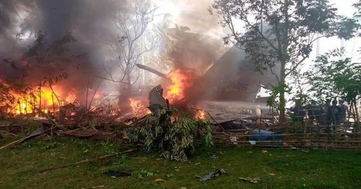 Filipinler’de C-130 tipi askeri uçak düştü
