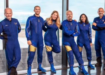 Richard Branson, tarihi uzay seyahatini bugün yapacak