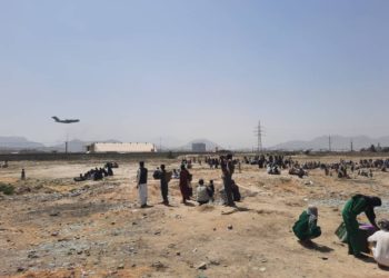 ABD, Afganları özel havayolları ile tahliye etmeyi düşünüyor