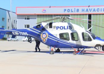 Parmağı kopan bebeği polis helikopteri yetiştirdi