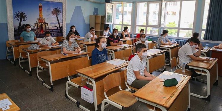 Okullar açılıyor (mu)?