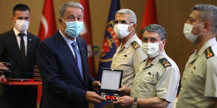 TSK’da terfi eden personele yeni rütbeleri verildi