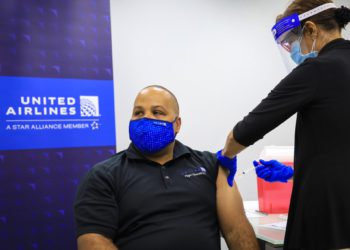 United Airlines aşısız 600 kişiyi işten çıkarıyor