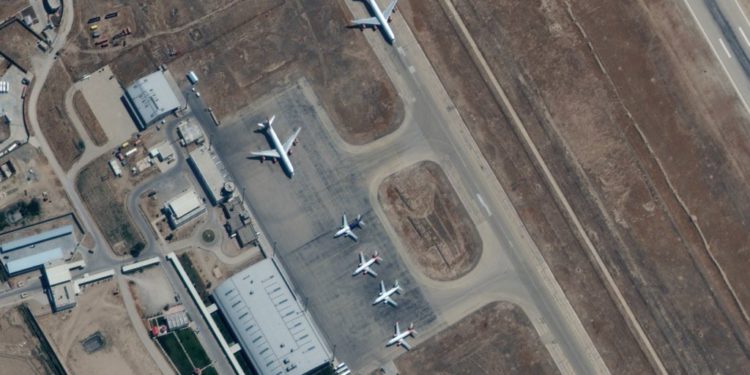 ABD’li Kongre üyesi: Taliban ABD’lileri havalimanında esir tutuyor