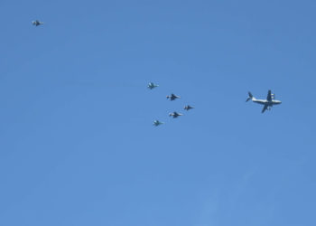 Türk ve Azeri uçaklar boğazda gösteri uçuşu yaptı