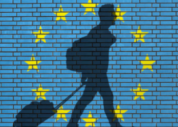 AB 4 ülkeye seyahat kısıtlamalarını kaldırdı