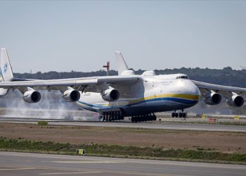 Dünyanın en büyük kargo uçağı İstanbul Havalimanı’na indi